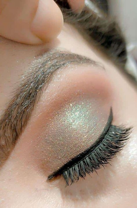 Stylish Eye Makeup, Pakistani Makeup Looks, Mehndi Makeup, Smokey Eye Makeup Steps, Bridal Makeup Videos, Pakistani Makeup, Soft Eye Makeup, Bridal Makeup Images, Beginners Eye Makeup