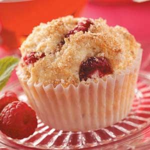 Raspberry Cream Muffins Raspberry Cream Cheese Muffins, Cranberry Orange Muffin Recipe, Sour Cream Muffins, Orange Muffin Recipe, Recipes With Ingredients, Baking Contest, Cranberry Orange Muffins, Bakery Style Muffins, Muffins Recipes