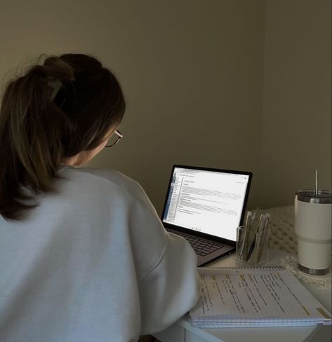 A Girl Working On Laptop, Atudying Girl Aesthetic, Breanna Quan Study, Studious Girl Aesthetic, Person Studying, Studious Girl, People Studying, Studying Girl, Study Girl