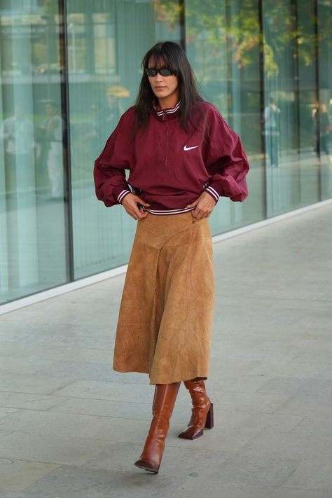 From Zoë Kravitz to Bella Hadid, Celebrities Are Already Wearing These 6 Boots Suede Skirt Outfit, Midi Skirt And Boots, Dark Green Skirt, Khakis Outfit, Leather Midi Skirt, Trending Boots, Suede Skirt, Fall Skirts, Autumn Outfit