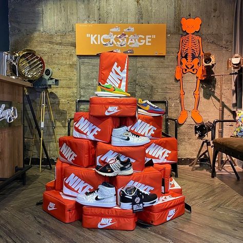 Nike Shoe Display, Nike Shoe Boxes, Sneaker Party, Nike Christmas, Nike Shoe Box, Valentines Window Display, Nike Gifts, Sneaker Ball, Hypebeast Room