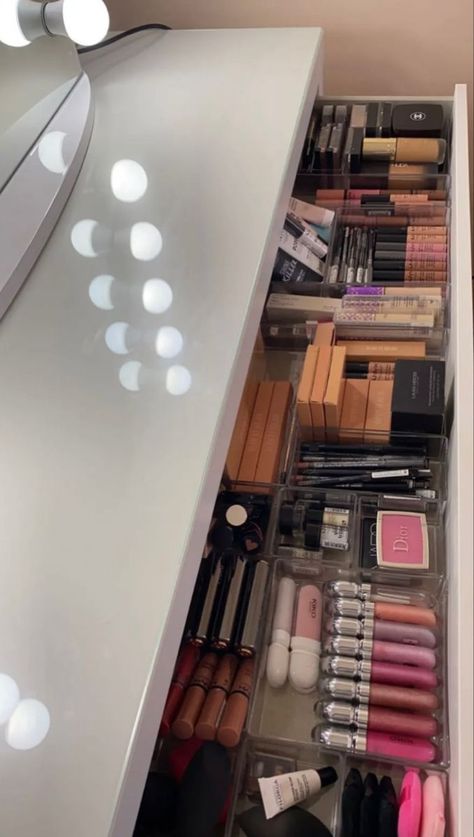 Lots Of Makeup Products, Draw Organization Makeup, Make Up Drawer, Vanity Set Up, Rangement Makeup, Makeup Vanity Storage, Makeup Drawer Organization, Makeup Drawer, Makeup Aesthetic