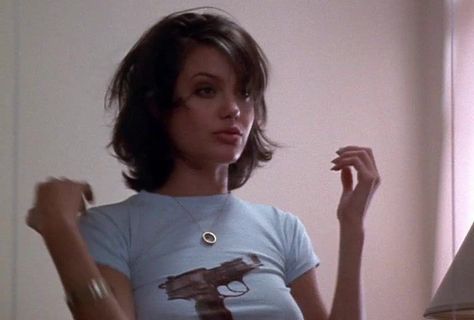 Angelina Jolie Short Hair, Early 2000s Hair, Mojave Moon, 2000s Hair, 90s Haircuts, Blowout Hair, 90s Hairstyles, Dream Hair, Angelina Jolie