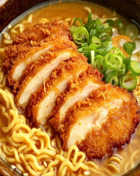 Try this savory Miso Ramen with crispy Chicken Katsu! A quick, comforting dish perfect for ramen lovers. Ready in under 40 minutes. Ramen Noodle Dishes, Miso Ramen Noodle Recipes, Ramen Bowls Recipe, Ramen Add Ins, Dinner Recipes Ramen, Rotisserie Chicken Ramen, Korean Ramen Recipes, Ramen Meal Prep, Chicken Ramen Recipes