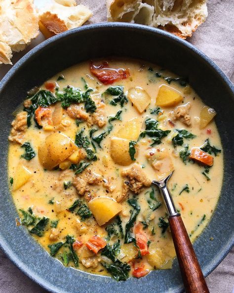 Vegetarian Zuppa Toscana, Vegetable Rice Soup, Zuppa Toscana Soup, Vegetarian Sausages, Toscana Soup, Veggie Sausage, Cooking With White Wine, Vegetarian Soup Recipes, Pasta E Fagioli