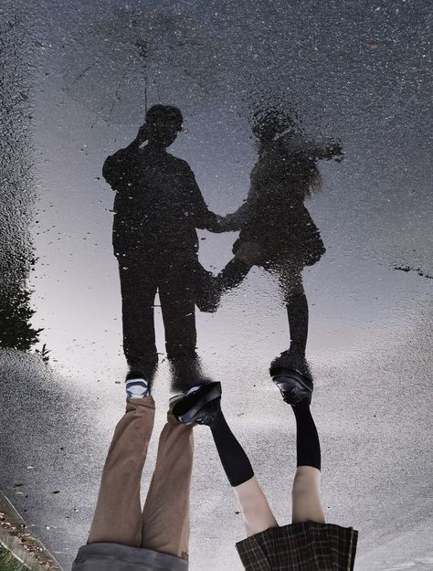 Rainy Day Couple Aesthetic, Puddle Reflection, Photo Rain, Rain Puddle, Rainy Aesthetic, Future Soulmate, Couple In Rain, Ideal Relationship, Reflection Mirror