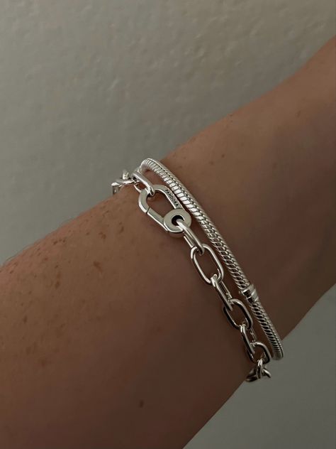 Silver Jewelry Bracelets Classy, Dainty Silver Bracelet Stack, Silver Bracelet Stack Aesthetic, Silver Jewelry Stack, Jewelry Accessories Silver, Silver Bracelet Stack, Classy Jewelry, Jewelry Essentials, Stacked Jewelry