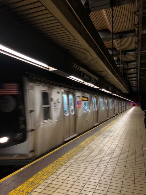 #grunge #subway #nyc #yellow #black #train #nyc #newyork #ny Train Nyc, Surfer Room, Subway Nyc, Ny Subway, Y2k Background, New York Subway, Black Background Wallpaper, Subway Surfers, Nyc Life