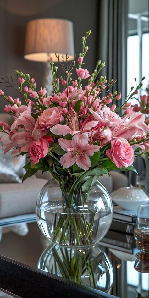 نباتات منزلية, Boquette Flowers, Flower Vase Arrangements, Flower Arrangements Simple, Flowers Bouquet Gift, Vase Arrangements, Flower Therapy, Beautiful Bouquet Of Flowers, Beautiful Flower Arrangements