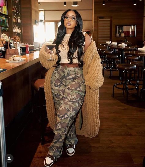 Plus Size Baddie Outfits, Winter Fashion Outfits Casual, Camouflage Pants, Looks Black, Camo Pants, Streetwear Fashion Women, Cute Simple Outfits, Outfit Inspo Fall, Fall Fashion Outfits