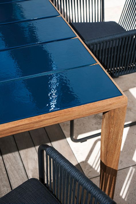 The exclusive SPINNAKER outdoor extendable table draws its expressive strength from a rigorous and extremely modern design that enhances the solidity of the material and, at the same time, the lightness of the top Outdoor Table Top, Tiled Table, Blue Outdoor Furniture, Fine Dining Room, Tile Table, Geometric Construction, Extendable Table, Outdoor Hammock, Teak Outdoor Furniture