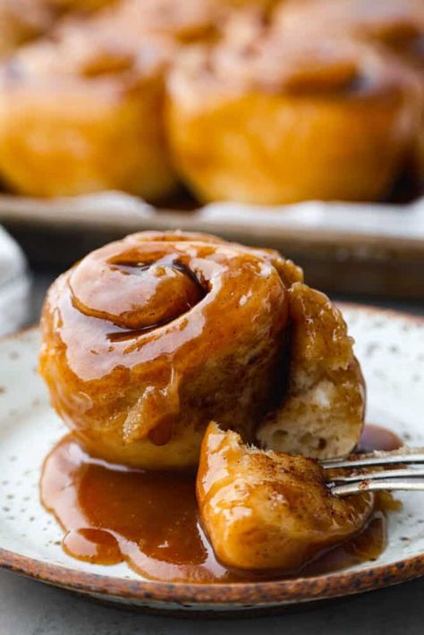 Caramel Rolls Recipe, Caramel Roll Recipe, Caramel Crescent Rolls, Caramel Cinnamon Rolls Homemade, Pillsbury Caramel Rolls, Carmel Rolls Recipe, Caramel Roll Sauce, Homemade Caramel Rolls, Caramel Cinnamon Rolls