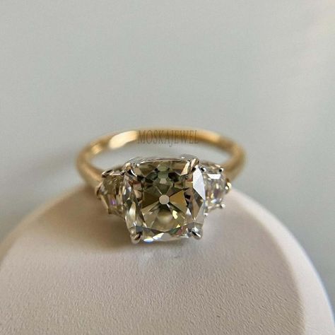 Yellow Gold Moissanite Ring, Engagement Ring Three Stone, Wedding Rings Art, Ring Three Stone, Vintage Inspired Rings, Cushion Cut Moissanite, Art Deco Wedding Rings, Metal Detail, Ring Antique