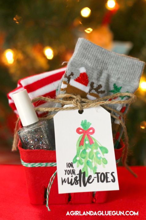 Mistletoe gift ideas–free printables Christmas Ideas For Girlfriend, Cozy Socks Gift, Mistletoe Gift, Girlfriend Ideas, Christmas Gift Ideas For Women, Ideas For Girlfriend, Christmas Socks Gift, Christmas To Do List, Inexpensive Christmas Gifts