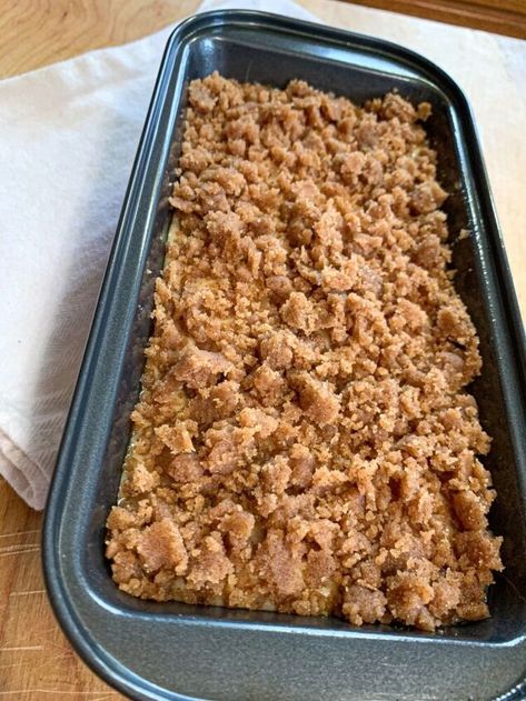 Cinnamon Crunch Banana Bread | Foodtalk Cinnamon Crunch Banana Bread, Banana Bread Cinnamon, Baking Banana, Bread Cinnamon, Cinnamon Banana Bread, Banana Bread Recipe Moist, Banana Dessert Recipes, Cinnamon Crunch, Moist Banana Bread