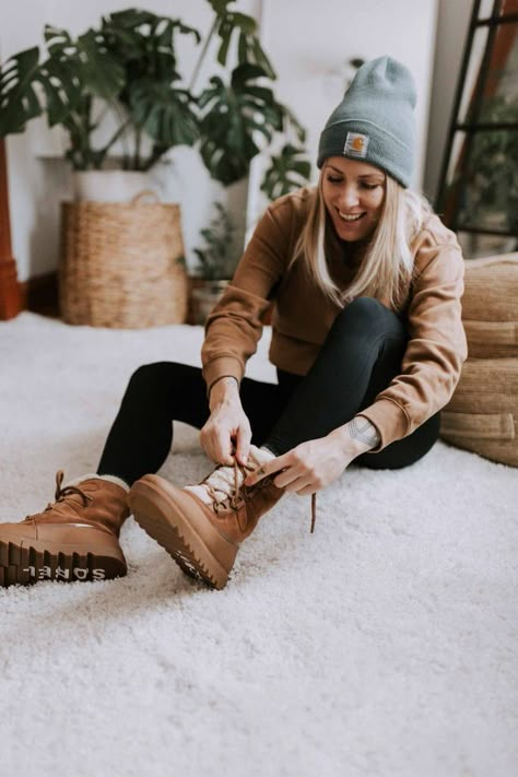 Sorel Womens Boots Outfits, Sorel Boots Outfit, Snow Boots Outfit, Winter Camping Outfits, Cute Winter Boots, Mom Edit, Hiking Boots Outfit, Winter Boots Outfits, Sorel Winter Boots