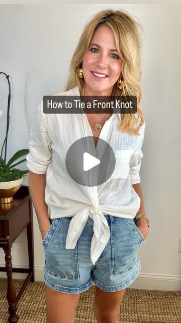 Tracey Rogers on Instagram: "Comment “shop” for links to my outfit 🖤  If you want a front tie knot without the bulk, this is how you do it!  Make sure you’re following my account for more style tips 😉  Shirt & shorts are @jcrewfactory. My shirt is a gauze material which is perfect for summer. I love these shorts so much I even have them in white!  My earrings are @jcrew and are very lightweight while still making a statement.   My necklaces were gifts from my husband, but I’m linking similar ones to achieve the same look 😊  Follow my shop @TraceyRogersStyle on the @shop.ltk app to shop this post and get my exclusive app-only content!  #liketkit #LTKOver40 #LTKVideo #LTKStyleTip #fashionover50 #fashionover40 #over50style #over40style #wearingtoday #outfitsstyling #ootddetails #outfitinsp White Blouse With Scarf Outfit, How To Tie A Front Tie Shirt, Tying Knot In Shirt, How To Tie Bottom Of Shirt, Tying Shirts Knot Diy, How To Wear White Shirt, How To Tie A Shirt Knot Button Up, How To Tie A Blouse Knot, Gauze Shirt Outfit