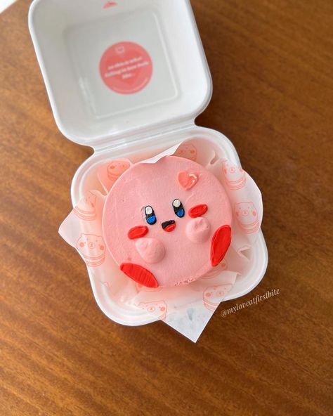 Chantel Tran Vo | kirby lunchbox cake! 💗❤️ 4” chiffon cake with hojicha whipped cream filling 🍂 | Instagram Cute Cake Designs Aesthetic, Disney Bento Cake, Cute Lunchbox Cakes, Bento Cake Ideas, Kirby Cake, Kirby Party, Pasteles Aesthetic, Cupcakes Aesthetic, Lunch Cake