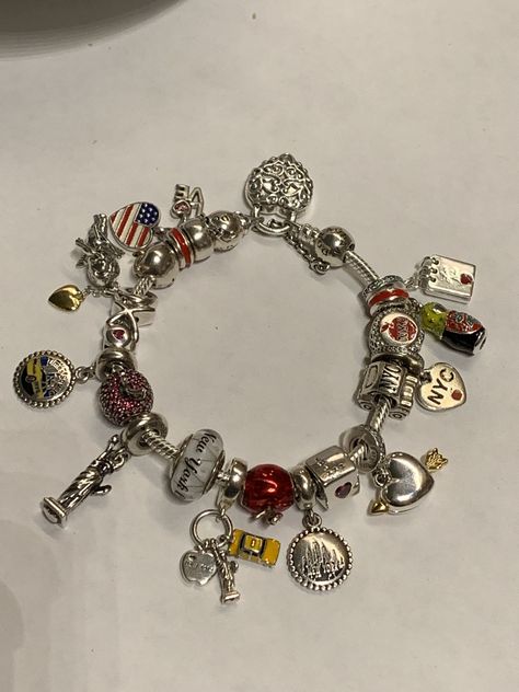 Charm Bracelet Pandora Ideas, Pandora Bracelet Outfit, Aesthetic Pandora Charms, Aesthetic Charm Bracelet, Aesthetic Pandora Bracelet, Cute Pandora Charms, Pandora Charm Bracelet Ideas, Pandora Charms Aesthetic, Pandora Charm Bracelet Aesthetic