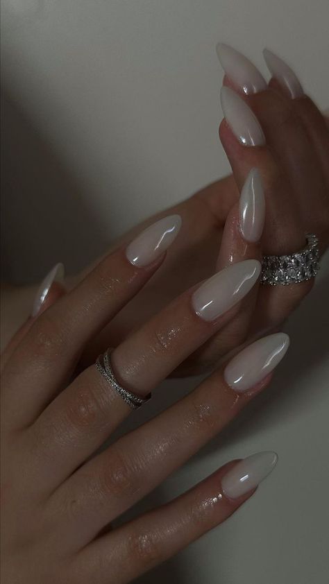 Old Money Nails, White Chrome Nails, Money Nails, Holiday Nails Winter, Pink Nail Colors, August Nails, Natural Nail Designs, Milky Nails, Nails Winter