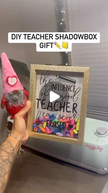 Diy Teacher Gifts With Cricut, Teacher Appreciation Gift Box Ideas, Cricut Gift For Teachers, Appreciation Teacher Gifts Ideas, Homemade Teacher Appreciation Gifts, Cricut Explore 3 Ideas, Circuit Teacher Gifts, Teacher Shadow Box Ideas Diy, Diy Gifts For Teachers Appreciation