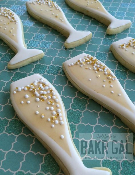 Bubbles and stars in a Champagne glass by BAKRGAL aka Barb, posted on Cookie Connection Wedding Shower Cookies, Bridal Cookies, New Years Cookies, Cookie Connection, Bridal Shower Cookies, Torte Cupcake, Iced Sugar Cookies, Wedding Inspirasi, Fancy Cookies