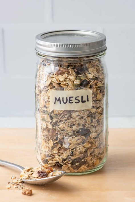 Fuel your day with a wholesome crunch! Make your own muesli with oats, nuts, and dried fruit for a deliciously nutritious breakfast. | How to Make Muesli | Homemade Muesli | Toasted Muesli | Easy Muesli Recipe | How To Make Muesli, Muslei Cereal, Diy Muesli, Muesli Homemade, Healthy Simple Breakfast, Toasted Muesli, Basic Overnight Oats Recipe, Muesli Cereal, Overnight Chia