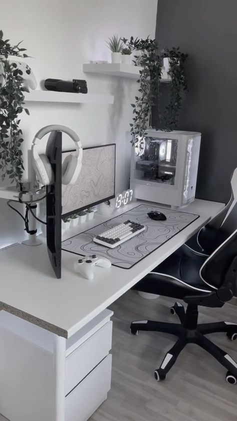 White Desk Setup, Games Room Inspiration, Gaming Desk Setup, Best Gaming Setup, Gamer Setup, Home Studio Setup, Bedroom Setup, Room Redesign, Gaming Room Setup