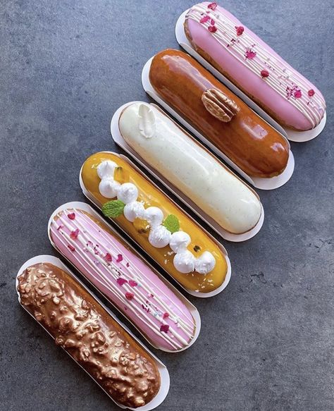 Gorgeous Desserts, Patisserie Fine, Eclair Recipe, Fine Dining Desserts, Eclair Cake, Decorações Com Comidas, Pastry And Bakery, Milk Cookies, Fancy Desserts