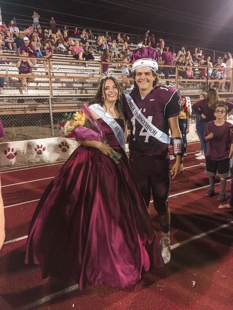 Prom King And Queen Aesthetic, Homecoming Court Aesthetic, Prom King And Queen Campaign Ideas, American Prom Aesthetic, Hoco Royalty Posters, Homecoming Queen Photoshoot, Homecoming Queen Dresses, Homecoming Queen Aesthetic, Prom Queen Aesthetic