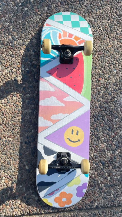 Long Board Painting Ideas Aesthetic, Cool Skateboards Designs Aesthetic, Painting Ideas On Skateboard, Painting My Skateboard, Skateboard Decks Aesthetic, Diy Skateboard Art Design Ideas, Skateboard Diy Paint, Skateboard Designs Ideas, Skateboards Design Ideas