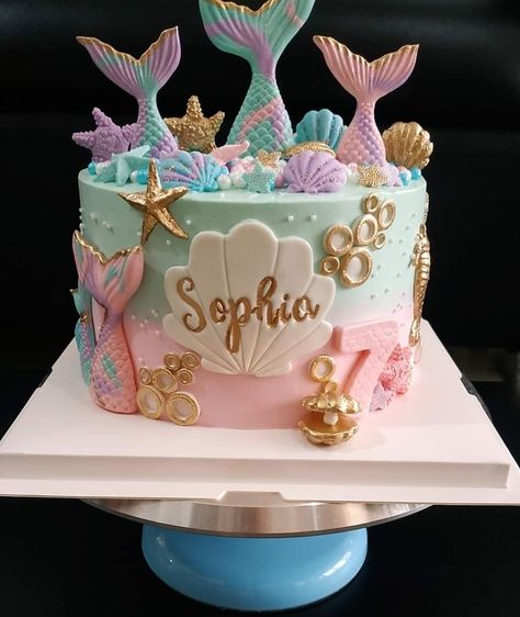 Birthday Cake Beautiful, Mermaid Birthday Cake Ideas, Mermaid Theme Cake, Mermaid Birthday Party Food, Beautiful Birthday Cake, Mermaid Birthday Cake, 4de Verjaardag, 7th Birthday Cakes, 6th Birthday Cakes