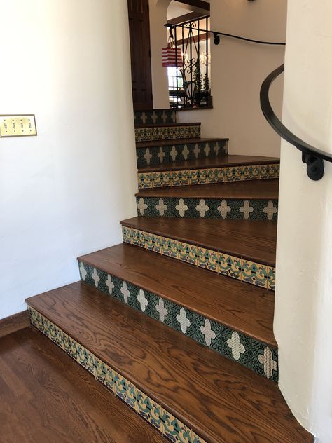 Spanish stair riser with wood floors and two different tiles. Tiled Staircase, Tile Stairs, Stair Case, Wood Stairs, Spanish House, Dream House Interior, Staircase Design, Stairs Design, Pretty House