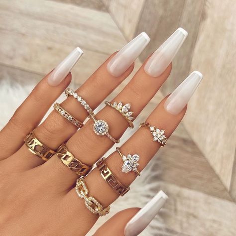 𝐈𝐍𝐃𝐈𝐆𝐎 𝐋𝐔𝐍𝐄’s Instagram post: “𝐍𝐄𝐀𝐔𝐓𝐑𝐀𝐋𝐒 𝘯𝘦𝘷𝘦𝘳 fail 🤍✨🌥” Hand Jewelry Rings, Boho Crystal, Nail Ring, Nail Jewelry, Acrylic Nails Coffin, Pretty Acrylic Nails, Cute Rings, Fashion Ring, Hand Jewelry