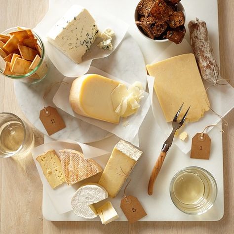 National Cheese Day, Bread And Wine, Cheese Day, Wine And Cheese Party, Tapas Recipes, Wine House, Cheese Party, Cheese Shop, Cheese Platter