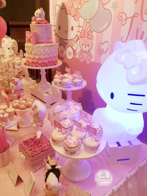 Candy Quinceanera Theme, Hello Kitty Kawaii Birthday Party, Hello Kitty Party Table Ideas, Quince Hello Kitty Theme, Birthday Theme Hello Kity, Hello Kitty Birthday Party Ideas Decoration Pastel Pink, Sanrio Birthday Party Ideas Aesthetic, Sanrio Birthday Party Aesthetic, Hello Kitty Decorations Party