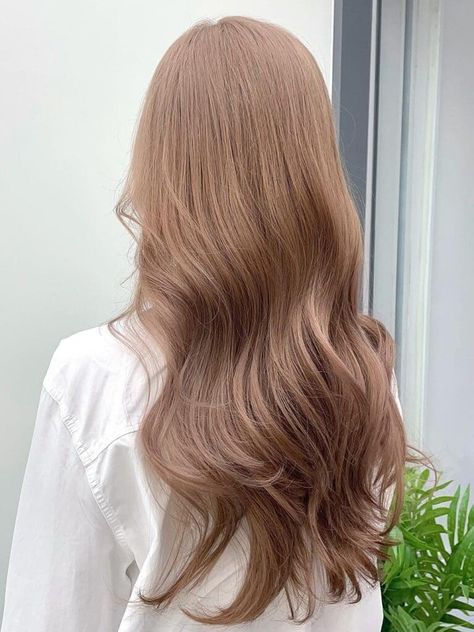 Korean hair color idea: milk beige Hair Color 2023 Trends Korea, Popular Asian Hair Color, Almond Color Hair, Asian Golden Brown Hair, Popular Korean Hair Color, Korean Hair Colour Ideas, Korean Hair Trends 2023, Hair Colour Ideas For Asian, Milky Tea Brown Hair Color