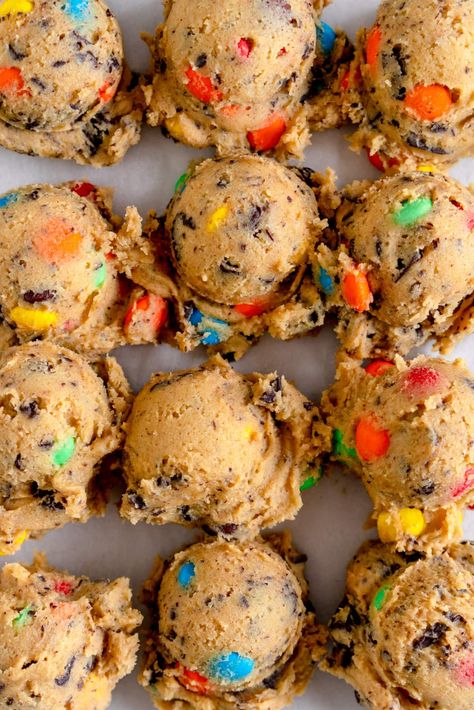 These Small Batch m&m cookies are soft and chewy, and filled with m&m candy. The recipe comes together quickly and requires no chill time. This m&m cookie recipe uses melted butter and has an egg yolk chocolate chip cookie base for a perfectly chewy cookie! Best M M Cookies, M&m Chocolate Chip Cookies, M M Chocolate Chip Cookies Recipe, M&m Cookies, Best M&m Cookie Recipe, Chocolate Chip M M Cookies, Small Batch Cookie Recipe, Cookie Base, M And M