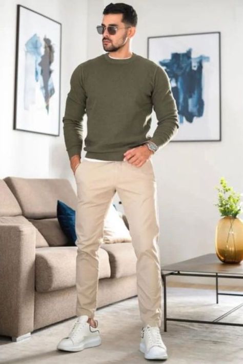 Top 18 Khaki Outfits For Men To Achieve A Timeless Look Office Old Money, Casual Look For Men, Khakis Outfit, Old Money Fashion, Mens Smart Casual Outfits, Smart Casual Menswear, Mens Business Casual Outfits, Money Fashion, Herren Style