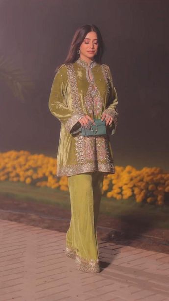 Grand Dress, Velvet Suit Design, Simple Kurta, Recycled Dress, Velvet Dress Designs, Latest Dress Design, Desi Outfits, Cord Set, Pakistani Fashion Party Wear