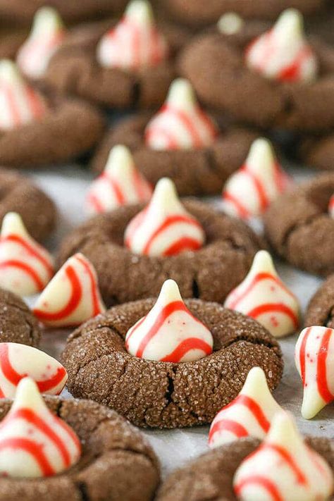 Peppermint Cookies Christmas, Hershey Kiss Cookies Recipe, Thumbprint Cookies Hershey Kiss, Cookies Thumbprint, Kiss Cookie Recipe, Hershey Kiss Cookies, Chocolate Thumbprint Cookies, Chewy Chocolate Cookies, Peppermint Chocolate