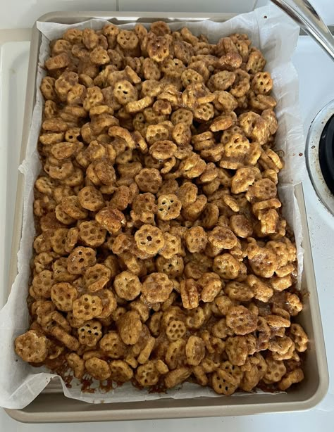 Honeycomb Churro, Churro Honeycomb, Cereal Snack Mix Recipes, Churro Snacks, Cereal Recipes Snacks, Honeycomb Cereal, Sweet Chex Mix, Cooking Panda, Cereal Snacks