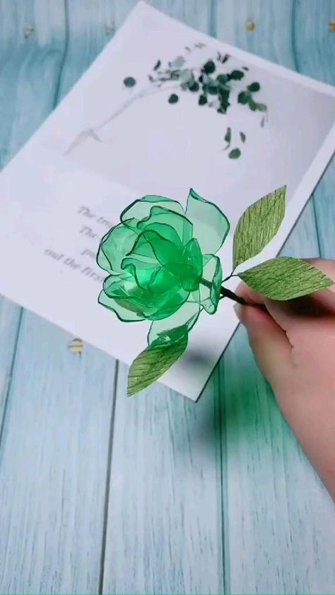 Diy Bottle Crafts, Paper Craft Diy Projects, Homemade Valentines, Plastic Bottle Crafts, Diy Paper Crafts Decoration, Diy Crafts Paper Flowers, Origami Crafts Diy, Fabric Flowers Diy, Diy Crafts To Do