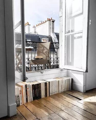 Balcony Architecture, Paris Apartment Interiors, Architecture Beautiful, Interior Design Minimalist, Aesthetic Apartment, Apartment Aesthetic, Parisian Apartment, Apartment Balcony, Design Apartment