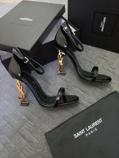 Luxurious shoes, saint Laurent shoes, expensive look, black heels #heels #shoes #luxurry Black Heels Expensive, Expensive Shoes Aesthetic, Black Elegant Aesthetic, Heels Expensive, Ysl High Heels, Shoes Expensive, Expensive Heels, Dream Heels, Luxurious Shoes