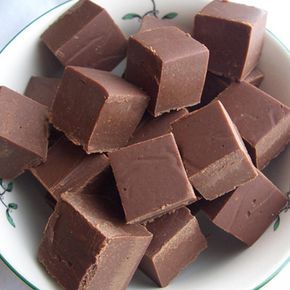 THIS WAS PAST DOWN FOR GENERATIONS.THESE IS SIMPLY THE BEST FUDGE EVER Heath Bar, Fudge Recipes Chocolate, Mexican Dessert Recipes, Mexican Dessert, Fudge Recipe, Homemade Candies, Yummy Sweets, Fudge Recipes, Chocolate Fudge