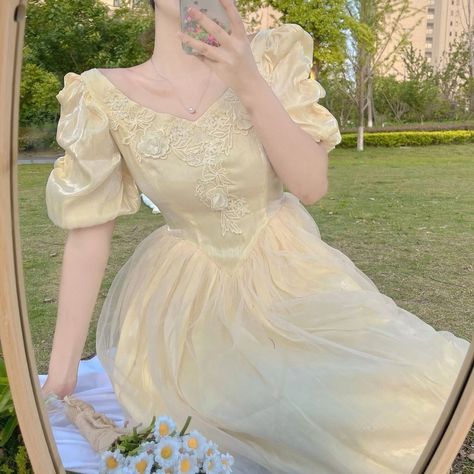 Megoosta Fashion 🌈☀️🌙⭐️ on Instagram: “Imagine being a modern day Princess Belle🌹” Yule Ball Dress Hufflepuff, Yellow Prom Dress Long, Yellow Princess Dress, Ball Gown Short, Gown Aesthetic, Belle Gown, Princess Inspired Outfits, Puff Sleeve Maxi Dress, Flowery Dresses