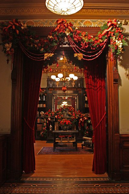 Victorian Holiday Decor in Glenview at the Hudson River Museum by Hudson River Museum, via Flickr Victorian Christmas Decorations, Diy Home Decor For Apartments, Thanksgiving Weekend, Painted Ladies, Christmas Interiors, Red Curtains, Victorian Decor, Victorian House, Old Fashioned Christmas