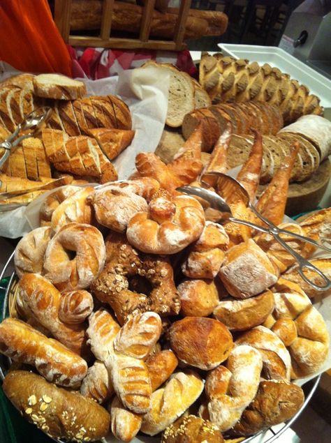 Bread station Bread Station Wedding, Bread Station, Food Hall, Grad Party, Grad Parties, Wedding Food, Wedding Things, Pretzel Bites, Food Styling