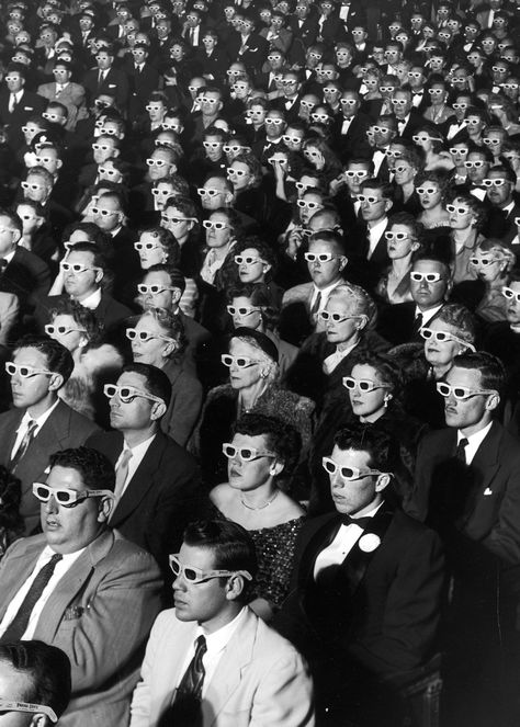 J. R. Eyerman / Getty Images An audience sports 3D glasses during the opening-night screening of Bwana Devil, the first full-length color 3D motion picture, at Paramount Theater in 1952. Plakat Design Inspiration, Life Magazine Covers, 3d Cinema, Paramount Theater, Fotografi Vintage, Iconic Photos, Jolie Photo, Life Photo, Life Magazine